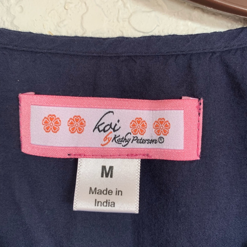 EUC Koi by Kathy Peterson Embroidered Blouse Scrub Top Size Medium - Picture 5 of 11